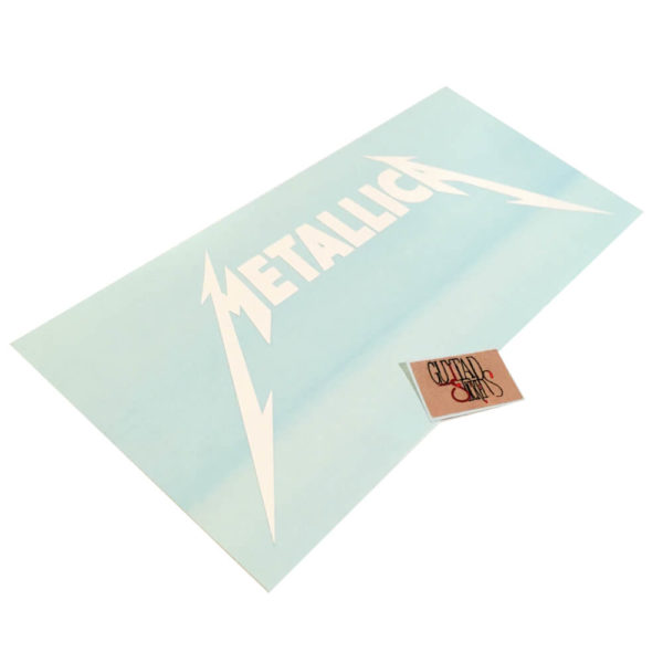 Наклейка Metallica белого цвета