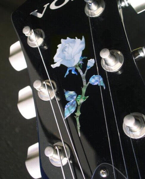 Как приклеить розу на гитару