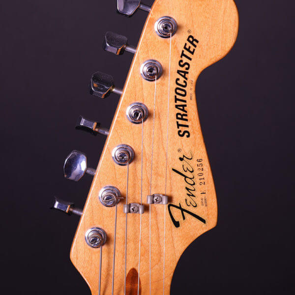 Восстановить надпись Fender Stratocaster 1982