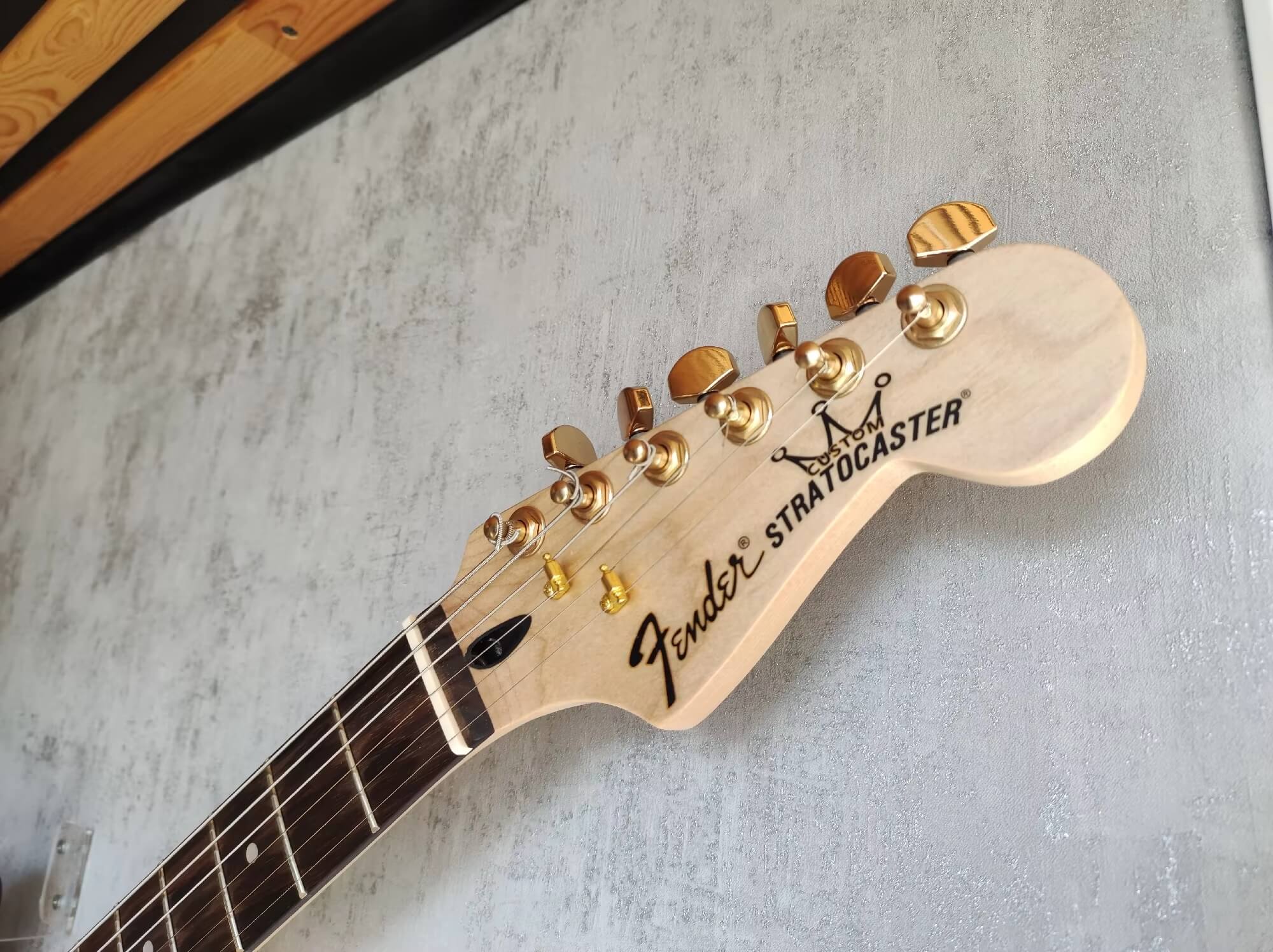fender-stratocaster-custom